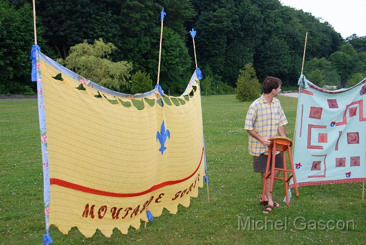 MGA89253.JPG - Michel Gascon(c)2008- Un peu d'aide pour la finition